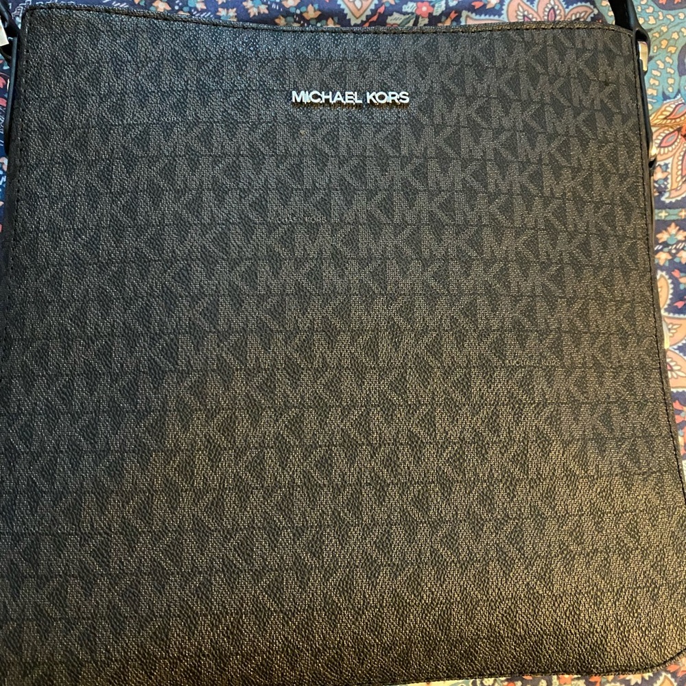 Black Michael Kors Crossbody purse